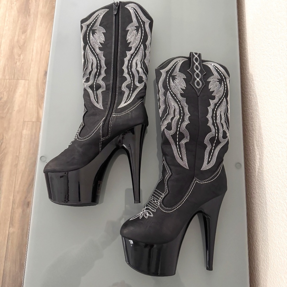 NWT - Ellie Shoes Women's 709-Dallas Western Boot size 9